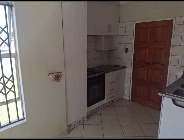 2 BEDROOM FREEHOLD FOR SALE IN CRYSTAL PARK